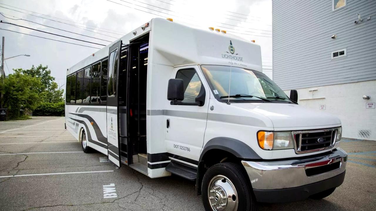 8 Factors To Consider Before Renting A Party Bus - Light House Party Bus Limo