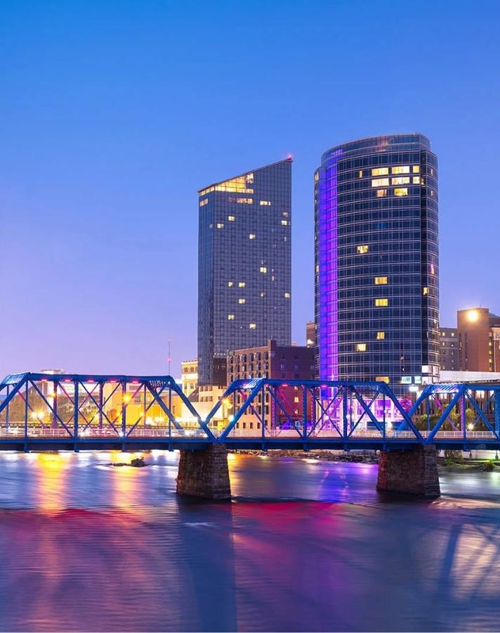 Lighthouse Limousine Grand Rapids party bus and limousine service